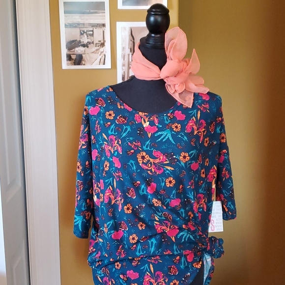 🌷🌷 LuLaRoe tops! New! - Picture 4 of 7